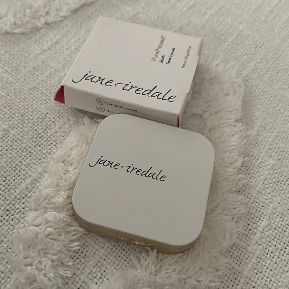 Jane Iredale blush in SUNSET